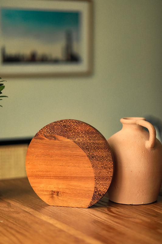 Engraved Crescent Moon Tatreez Round Cutting Board