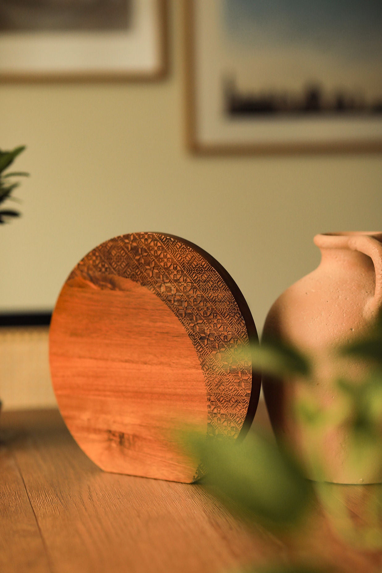 Engraved Crescent Moon Tatreez Round Cutting Board